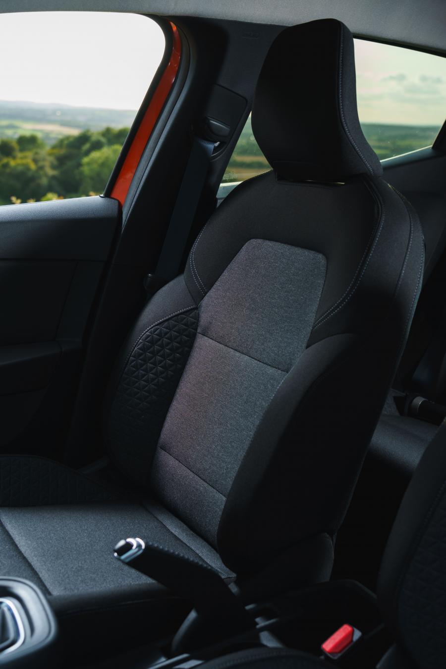  Renault Clio 2019 года  (UK) (фото 24 из 40)